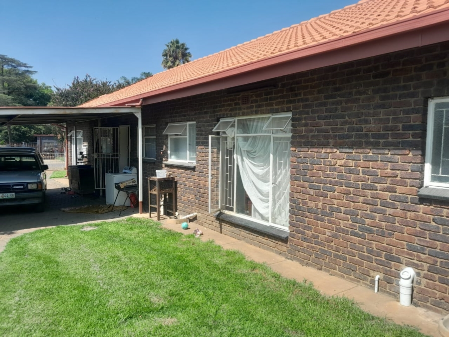 4 Bedroom Property for Sale in Oos Einde North West